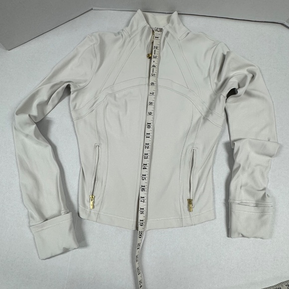 LULULEMON Define Jacket - Size 6. - Picture 10 of 14